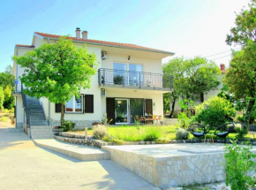 Apartment Olivia, Šmrika